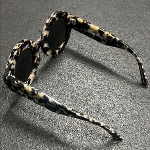 Valley Eyewear Scapula Round Tortoiseshell Sunglasses - Black & Cream